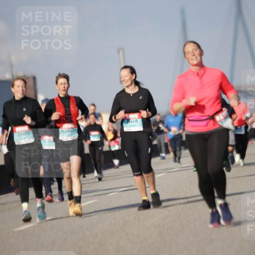03.10.2025 - Köhlbrandbrückenlauf Jannik Wohlers http://msf.ph/oto/9084107 03.10.2025 10:06:36 Position 3 1732, 1895 meine-sportfotos.de