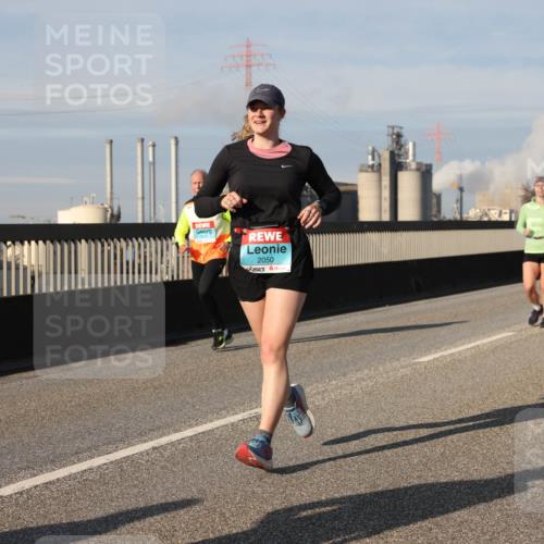 03.10.2025 - Köhlbrandbrückenlauf Lena Gebhardt http://msf.ph/oto/9084118 03.10.2025 10:05:10 Position 2 2050 meine-sportfotos.de
