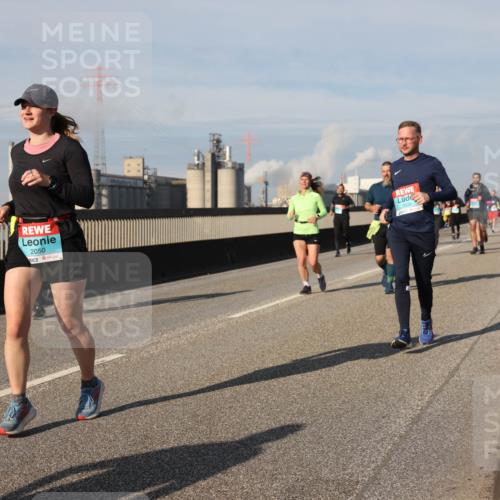 03.10.2025 - Köhlbrandbrückenlauf Lena Gebhardt http://msf.ph/oto/9084123 03.10.2025 10:05:10 Position 2 2050 meine-sportfotos.de