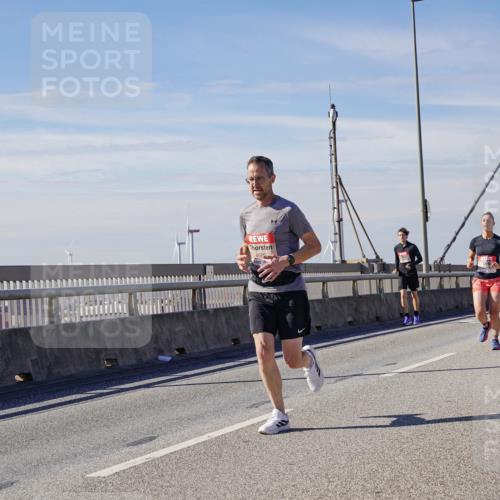 03.10.2025 - Köhlbrandbrückenlauf Michael Burmester http://msf.ph/oto/9084128 03.10.2025 12:42:27 Position 2 4550 meine-sportfotos.de