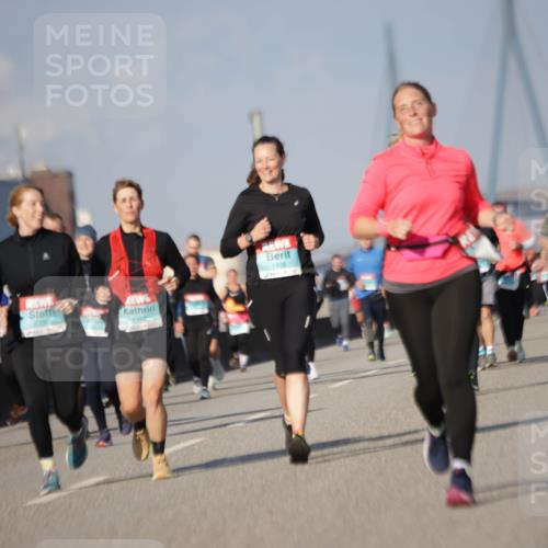 03.10.2025 - Köhlbrandbrückenlauf Jannik Wohlers http://msf.ph/oto/9084131 03.10.2025 10:06:36 Position 3 1732, 1440, 1895, 10 meine-sportfotos.de