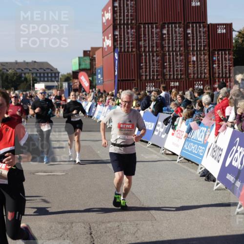 03.10.2025 - Köhlbrandbrückenlauf Jannik Wohlers http://msf.ph/oto/9084132 03.10.2025 13:18:27 Ziel 4154, 4280, 4341, 4560, 4760, 4819, 4826, 4882, 5192, 5379, 5440, 5691, 5722, 5816, 6001, 6084, 6700 meine-sportfotos.de