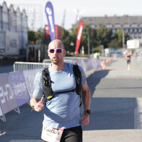 03.10.2025 - Köhlbrandbrückenlauf Jannik Wohlers http://msf.ph/oto/9084135 03.10.2025 12:51:46 Ziel 4017, 4058, 4087, 6793 meine-sportfotos.de