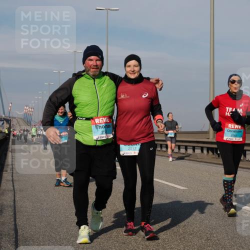 03.10.2025 - Köhlbrandbrückenlauf Fabian Wolf http://msf.ph/oto/9084136 03.10.2025 10:19:46 Position 3 25, 2517, 2565 meine-sportfotos.de
