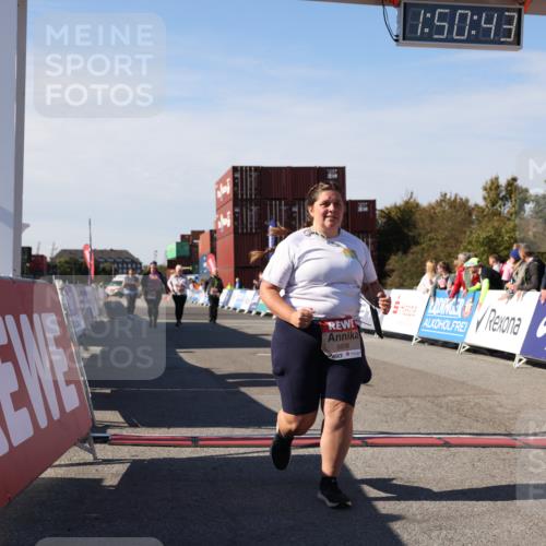 03.10.2025 - Köhlbrandbrückenlauf Lena Gebhardt http://msf.ph/oto/9084139 03.10.2025 13:50:43 Ziel 5323, 5608 meine-sportfotos.de