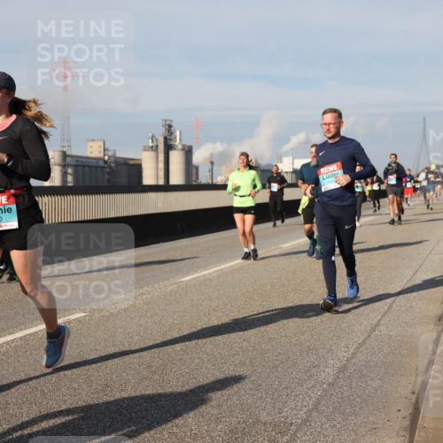 03.10.2025 - Köhlbrandbrückenlauf Lena Gebhardt http://msf.ph/oto/9084140 03.10.2025 10:05:10 Position 2 2050 meine-sportfotos.de