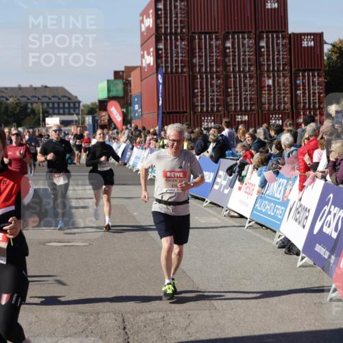 03.10.2025 - Köhlbrandbrückenlauf Jannik Wohlers http://msf.ph/oto/9084141 03.10.2025 13:18:28 Ziel 4154, 4280, 4341, 4560, 4760, 4819, 4826, 4882, 5178, 5192, 5379, 5440, 5691, 5722, 5816, 6084, 6700 meine-sportfotos.de