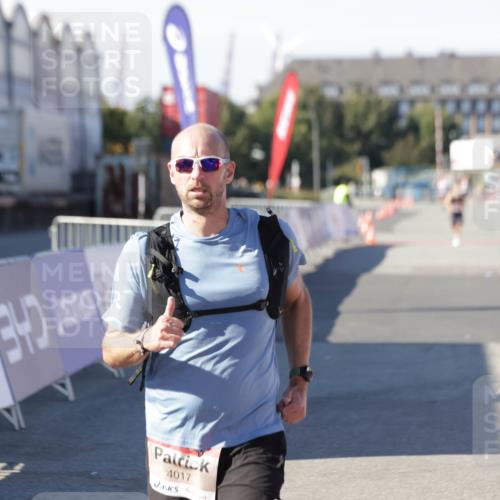 03.10.2025 - Köhlbrandbrückenlauf Jannik Wohlers http://msf.ph/oto/9084143 03.10.2025 12:51:46 Ziel 4017, 4058, 4087, 6793 meine-sportfotos.de
