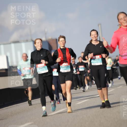 03.10.2025 - Köhlbrandbrückenlauf Jannik Wohlers http://msf.ph/oto/9084144 03.10.2025 10:06:36 Position 3 1732, 1440, 1895 meine-sportfotos.de