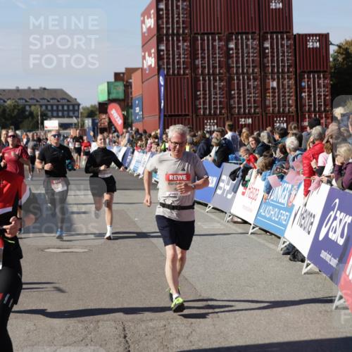 03.10.2025 - Köhlbrandbrückenlauf Jannik Wohlers http://msf.ph/oto/9084148 03.10.2025 13:18:28 Ziel 4154, 4280, 4341, 4560, 4760, 4819, 4826, 4882, 5178, 5192, 5379, 5440, 5691, 5722, 5816, 6084, 6700 meine-sportfotos.de