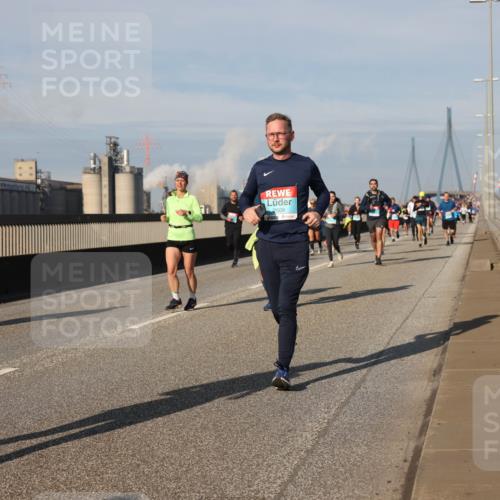 03.10.2025 - Köhlbrandbrückenlauf Lena Gebhardt http://msf.ph/oto/9084149 03.10.2025 10:05:11 Position 2 2509 meine-sportfotos.de