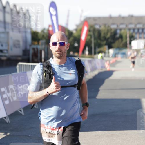 03.10.2025 - Köhlbrandbrückenlauf Jannik Wohlers http://msf.ph/oto/9084152 03.10.2025 12:51:46 Ziel 4017, 4058, 4087, 6793 meine-sportfotos.de
