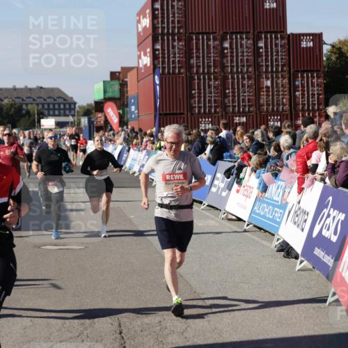 03.10.2025 - Köhlbrandbrückenlauf Jannik Wohlers http://msf.ph/oto/9084156 03.10.2025 13:18:28 Ziel 4154, 4280, 4341, 4560, 4760, 4819, 4826, 4882, 5178, 5192, 5379, 5440, 5691, 5722, 5816, 6084, 6700 meine-sportfotos.de