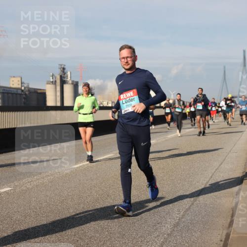 03.10.2025 - Köhlbrandbrückenlauf Lena Gebhardt http://msf.ph/oto/9084157 03.10.2025 10:05:11 Position 2 2509 meine-sportfotos.de