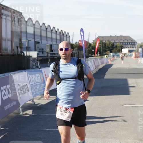 03.10.2025 - Köhlbrandbrückenlauf Jannik Wohlers http://msf.ph/oto/9084164 03.10.2025 12:51:46 Ziel 4017, 4058, 4087, 6793 meine-sportfotos.de