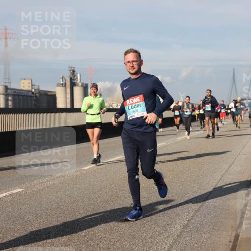 03.10.2025 - Köhlbrandbrückenlauf Lena Gebhardt http://msf.ph/oto/9084168 03.10.2025 10:05:11 Position 2 2509 meine-sportfotos.de