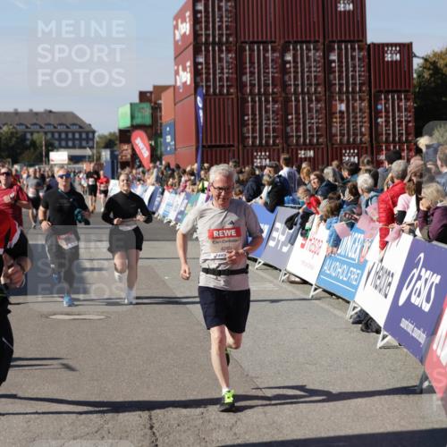 03.10.2025 - Köhlbrandbrückenlauf Jannik Wohlers http://msf.ph/oto/9084169 03.10.2025 13:18:28 Ziel 4154, 4280, 4341, 4560, 4760, 4819, 4826, 4882, 5178, 5192, 5379, 5440, 5691, 5722, 5816, 6084, 6700 meine-sportfotos.de