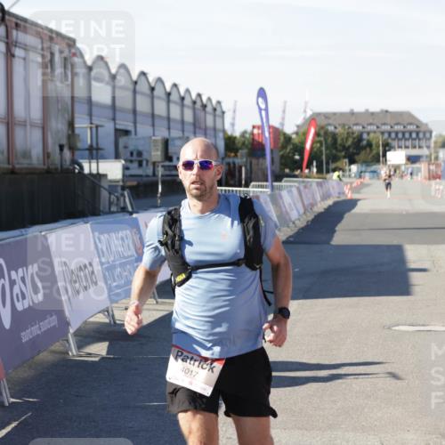 03.10.2025 - Köhlbrandbrückenlauf Jannik Wohlers http://msf.ph/oto/9084173 03.10.2025 12:51:47 Ziel 4017, 4087, 6793 meine-sportfotos.de