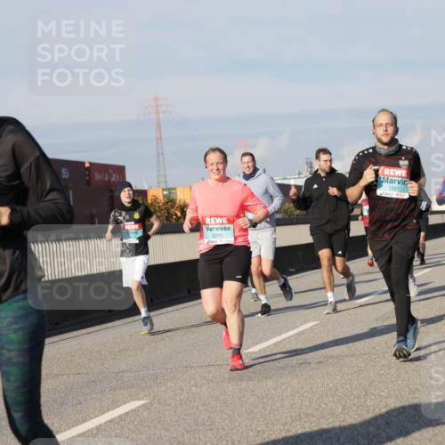 03.10.2025 - Köhlbrandbrückenlauf Jannik Wohlers http://msf.ph/oto/9084175 03.10.2025 09:56:13 Position 3 1844, 3210, 1921 meine-sportfotos.de