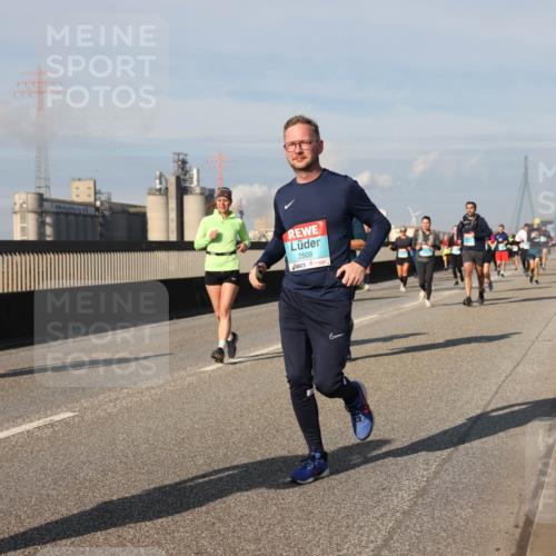 03.10.2025 - Köhlbrandbrückenlauf Lena Gebhardt http://msf.ph/oto/9084181 03.10.2025 10:05:11 Position 2 2509 meine-sportfotos.de