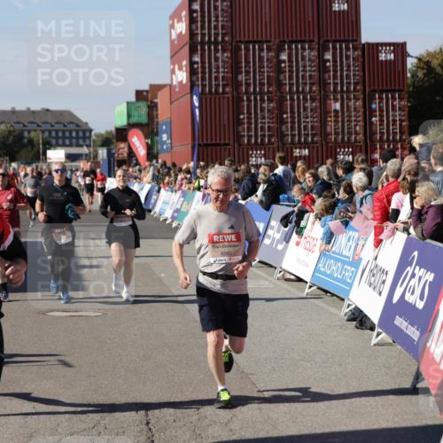 03.10.2025 - Köhlbrandbrückenlauf Jannik Wohlers http://msf.ph/oto/9084187 03.10.2025 13:18:28 Ziel 4154, 4280, 4341, 4560, 4760, 4819, 4826, 4882, 5178, 5192, 5379, 5440, 5691, 5722, 5816, 6084, 6700 meine-sportfotos.de