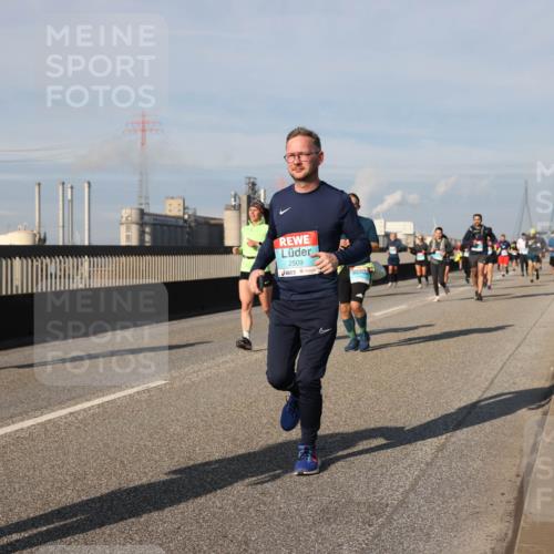 03.10.2025 - Köhlbrandbrückenlauf Lena Gebhardt http://msf.ph/oto/9084194 03.10.2025 10:05:11 Position 2 2509 meine-sportfotos.de
