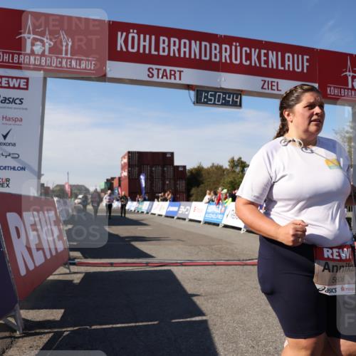 03.10.2025 - Köhlbrandbrückenlauf Lena Gebhardt http://msf.ph/oto/9084201 03.10.2025 13:50:44 Ziel 5323, 5595, 5608, 5992 meine-sportfotos.de