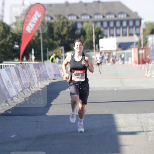 03.10.2025 - Köhlbrandbrückenlauf Jannik Wohlers http://msf.ph/oto/9084207 03.10.2025 12:51:59 Ziel 4092 meine-sportfotos.de