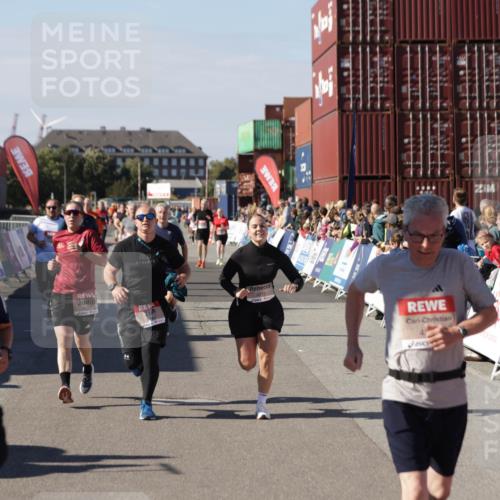 03.10.2025 - Köhlbrandbrückenlauf Jannik Wohlers http://msf.ph/oto/9084214 03.10.2025 13:18:28 Ziel 4154, 4280, 4341, 4560, 4760, 4819, 4826, 4882, 5178, 5192, 5379, 5440, 5691, 5722, 5816, 6084, 6700 meine-sportfotos.de