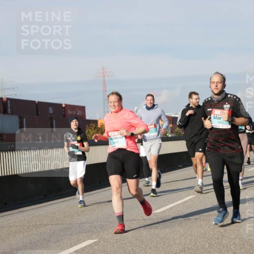 03.10.2025 - Köhlbrandbrückenlauf Jannik Wohlers http://msf.ph/oto/9084215 03.10.2025 09:56:14 Position 3 3210, 1921 meine-sportfotos.de