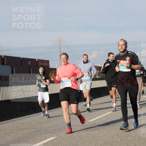 03.10.2025 - Köhlbrandbrückenlauf Jannik Wohlers http://msf.ph/oto/9084219 03.10.2025 09:56:14 Position 3 10400, 3210, 918, 1921 meine-sportfotos.de