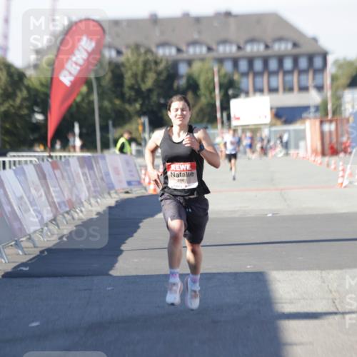 03.10.2025 - Köhlbrandbrückenlauf Jannik Wohlers http://msf.ph/oto/9084224 03.10.2025 12:51:59 Ziel 4092 meine-sportfotos.de