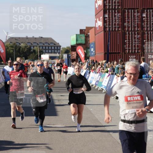 03.10.2025 - Köhlbrandbrückenlauf Jannik Wohlers http://msf.ph/oto/9084234 03.10.2025 13:18:28 Ziel 4154, 4280, 4341, 4560, 4760, 4819, 4826, 4882, 5178, 5192, 5379, 5440, 5691, 5722, 5816, 6084, 6700 meine-sportfotos.de