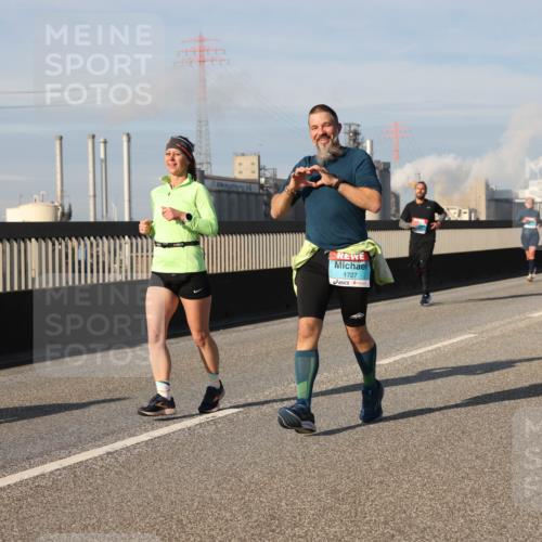03.10.2025 - Köhlbrandbrückenlauf Lena Gebhardt http://msf.ph/oto/9084235 03.10.2025 10:05:13 Position 2 1727 meine-sportfotos.de