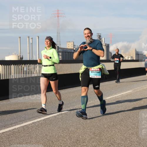 03.10.2025 - Köhlbrandbrückenlauf Lena Gebhardt http://msf.ph/oto/9084240 03.10.2025 10:05:13 Position 2 1727 meine-sportfotos.de