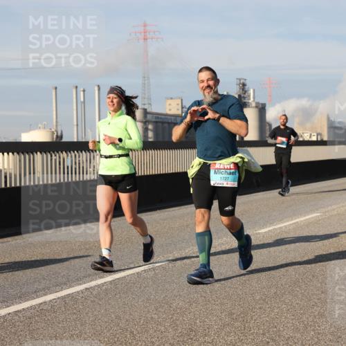 03.10.2025 - Köhlbrandbrückenlauf Lena Gebhardt http://msf.ph/oto/9084247 03.10.2025 10:05:13 Position 2 1727 meine-sportfotos.de