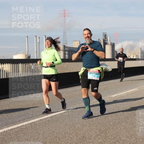 03.10.2025 - Köhlbrandbrückenlauf Lena Gebhardt http://msf.ph/oto/9084253 03.10.2025 10:05:13 Position 2 1727 meine-sportfotos.de