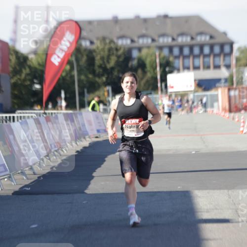 03.10.2025 - Köhlbrandbrückenlauf Jannik Wohlers http://msf.ph/oto/9084268 03.10.2025 12:51:59 Ziel 4092 meine-sportfotos.de