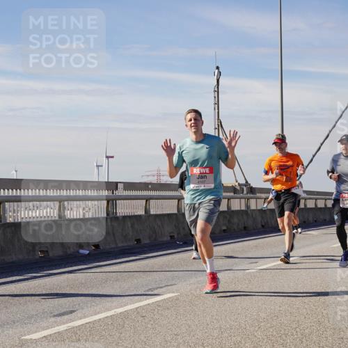 03.10.2025 - Köhlbrandbrückenlauf Michael Burmester http://msf.ph/oto/9084269 03.10.2025 12:42:33 Position 2 4107 meine-sportfotos.de