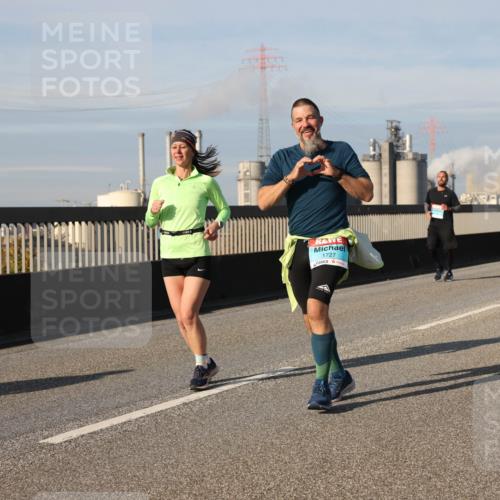 03.10.2025 - Köhlbrandbrückenlauf Lena Gebhardt http://msf.ph/oto/9084280 03.10.2025 10:05:13 Position 2 1727 meine-sportfotos.de