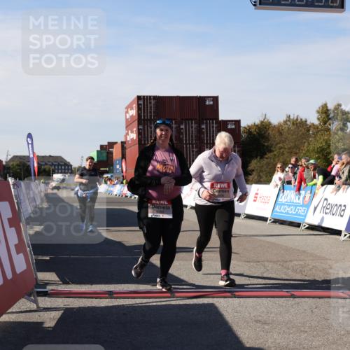 03.10.2025 - Köhlbrandbrückenlauf Lena Gebhardt http://msf.ph/oto/9084282 03.10.2025 13:50:50 Ziel 4851, 5472, 5595, 5608, 5992 meine-sportfotos.de