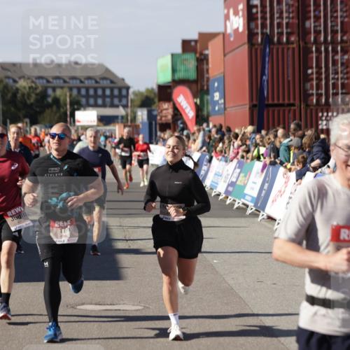 03.10.2025 - Köhlbrandbrückenlauf Jannik Wohlers http://msf.ph/oto/9084284 03.10.2025 13:18:29 Ziel 4154, 4280, 4341, 4560, 4760, 4819, 4826, 4882, 5178, 5192, 5379, 5440, 5722, 5816, 6084, 6700 meine-sportfotos.de