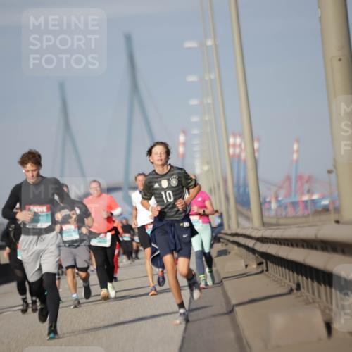 03.10.2025 - Köhlbrandbrückenlauf Jannik Wohlers http://msf.ph/oto/9084288 03.10.2025 10:06:39 Position 3 10 meine-sportfotos.de