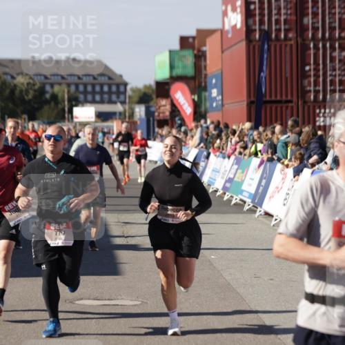 03.10.2025 - Köhlbrandbrückenlauf Jannik Wohlers http://msf.ph/oto/9084297 03.10.2025 13:18:29 Ziel 4154, 4280, 4341, 4560, 4760, 4819, 4826, 4882, 5178, 5192, 5379, 5440, 5722, 5816, 6084, 6700 meine-sportfotos.de