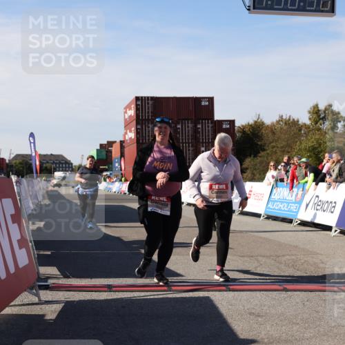 03.10.2025 - Köhlbrandbrückenlauf Lena Gebhardt http://msf.ph/oto/9084299 03.10.2025 13:50:51 Ziel 4851, 5472, 5595, 5608, 5992 meine-sportfotos.de