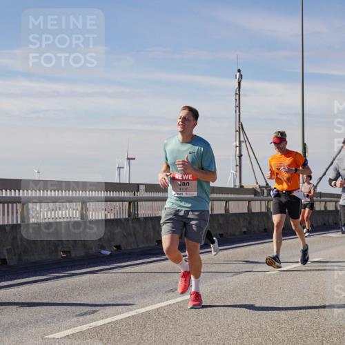03.10.2025 - Köhlbrandbrückenlauf Michael Burmester http://msf.ph/oto/9084302 03.10.2025 12:42:33 Position 2 1257, 4107, 29 meine-sportfotos.de