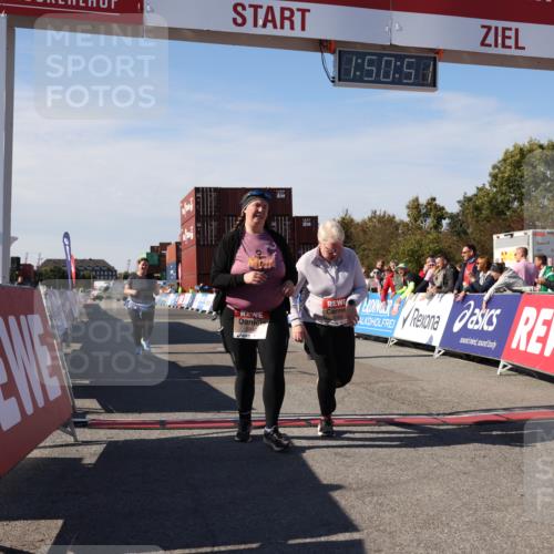 03.10.2025 - Köhlbrandbrückenlauf Lena Gebhardt http://msf.ph/oto/9084315 03.10.2025 13:50:51 Ziel 4851, 5472, 5595, 5608, 5992 meine-sportfotos.de