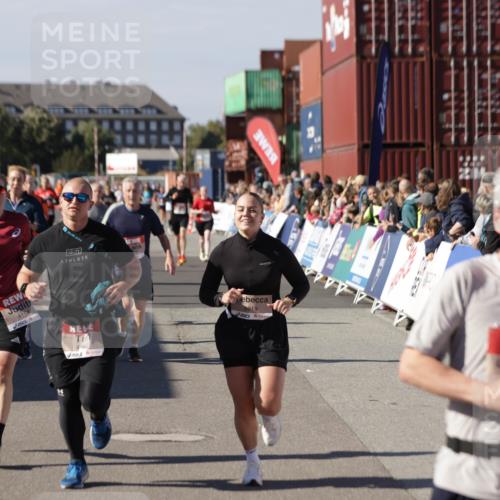 03.10.2025 - Köhlbrandbrückenlauf Jannik Wohlers http://msf.ph/oto/9084316 03.10.2025 13:18:29 Ziel 4154, 4280, 4341, 4560, 4760, 4819, 4826, 4882, 5178, 5192, 5379, 5440, 5722, 5816, 6084, 6700 meine-sportfotos.de