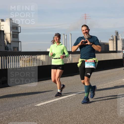 03.10.2025 - Köhlbrandbrückenlauf Lena Gebhardt http://msf.ph/oto/9084318 03.10.2025 10:05:13 Position 2 1727 meine-sportfotos.de