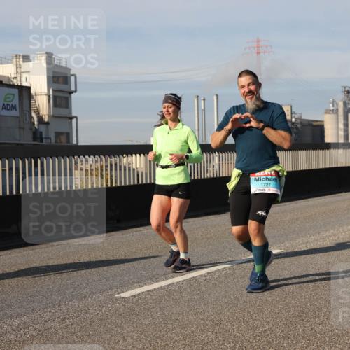 03.10.2025 - Köhlbrandbrückenlauf Lena Gebhardt http://msf.ph/oto/9084326 03.10.2025 10:05:13 Position 2 1727 meine-sportfotos.de
